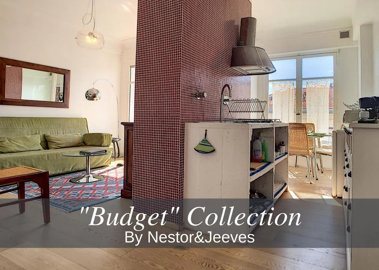 Nestor&Jeeves - Lugia - Central - Close Sea - Family location